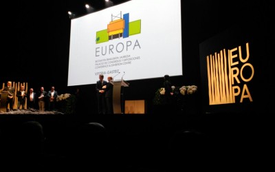 Eduardo Anitua is awarded due to the congressional activity of BTI in the inauguration of  Europa Congress Palace