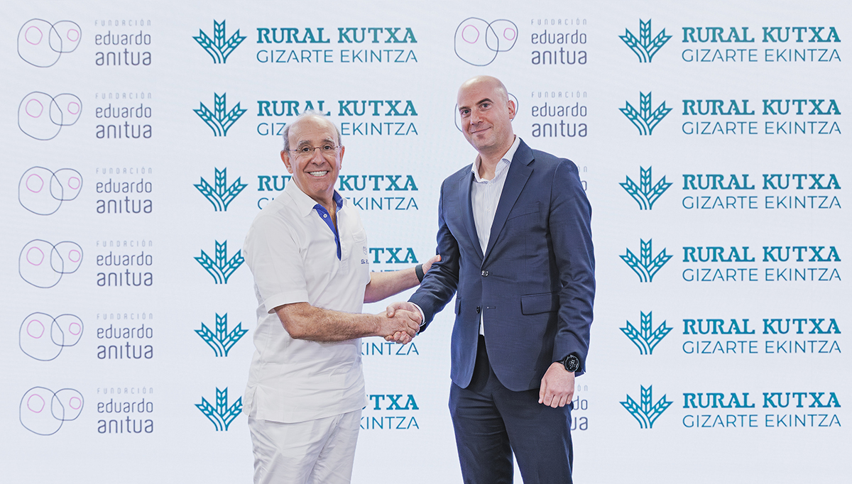 Firma convenio Fundación Eduardo Anitua y Rural Kutxa